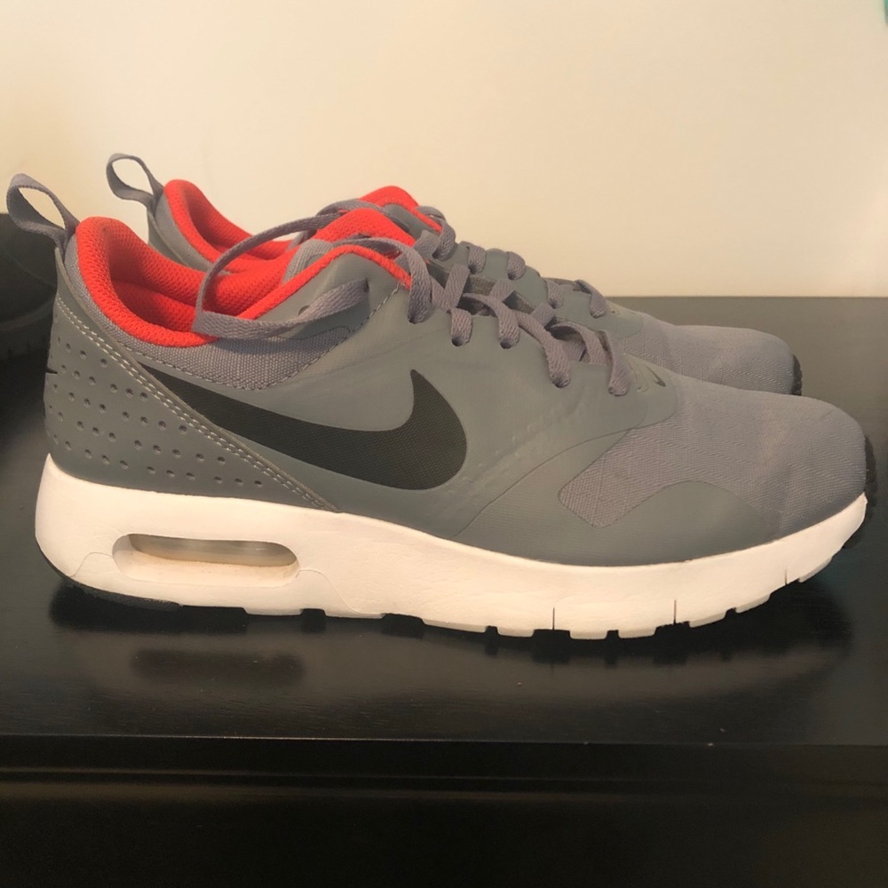 Nike Air Max Tavas sneakers. Boys size 6.5Y